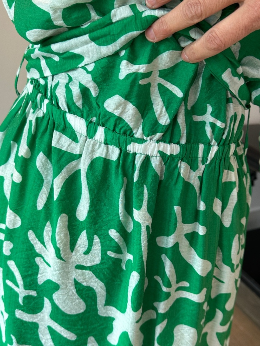 Entro NWT Green One-Shoulder Printed Midi Dress with Slit Sz L - Picture 9 of 10